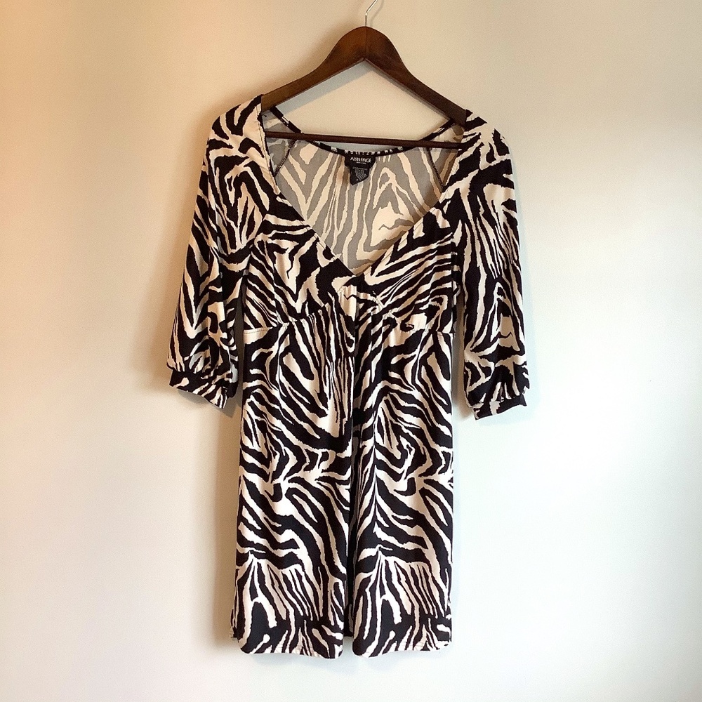 Alyn Paige Black/White Dress Size Medium